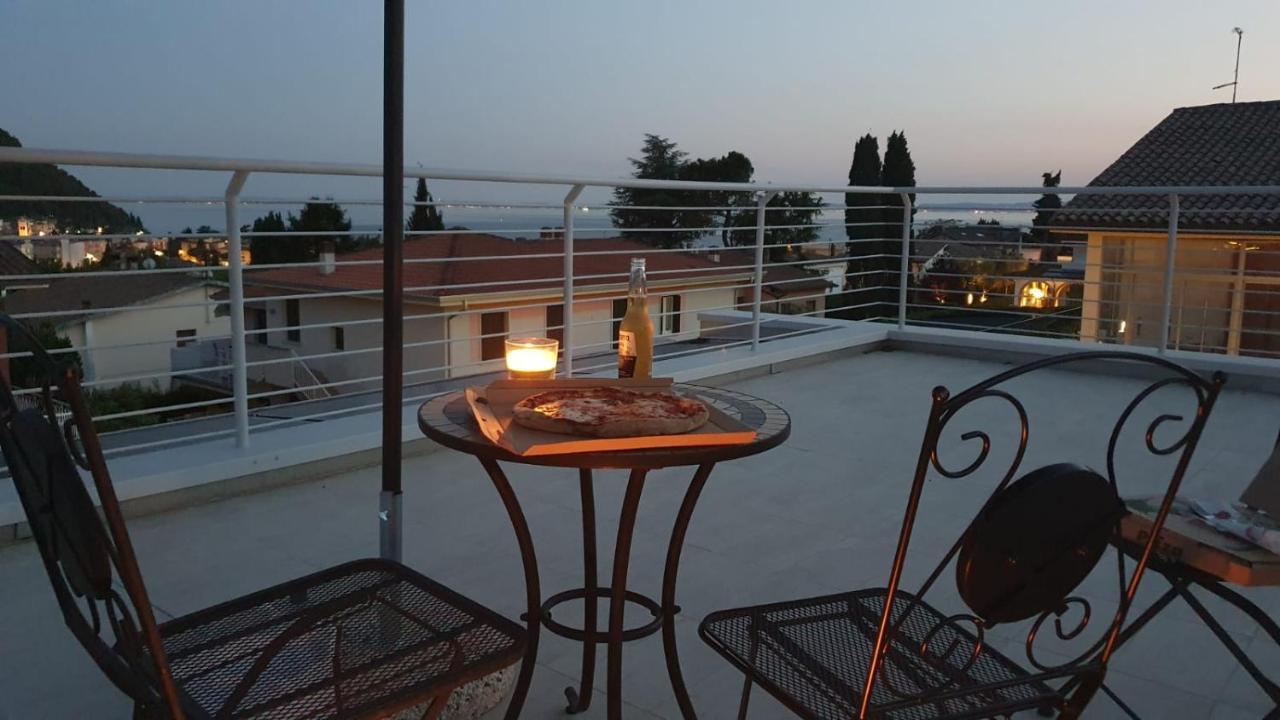 Garda View - Nuovo Appartamento Con Solarium Vista Lago Екстер'єр фото